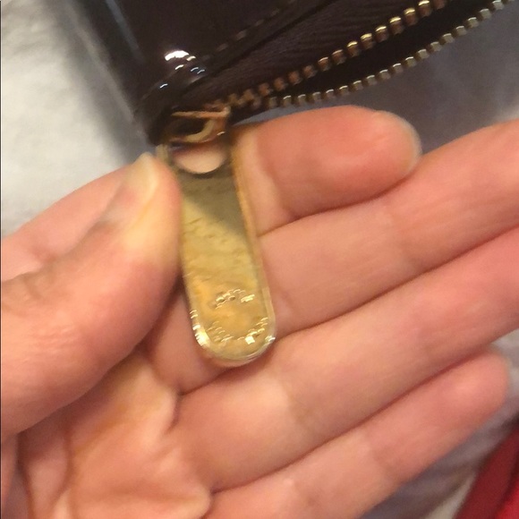 Louis Vuitton zippy wallet. - Picture 7 of 7